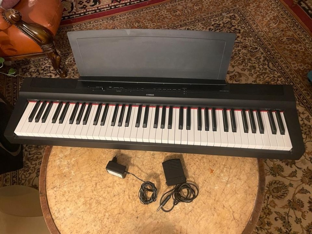 Yamaha P- 121 E-piano